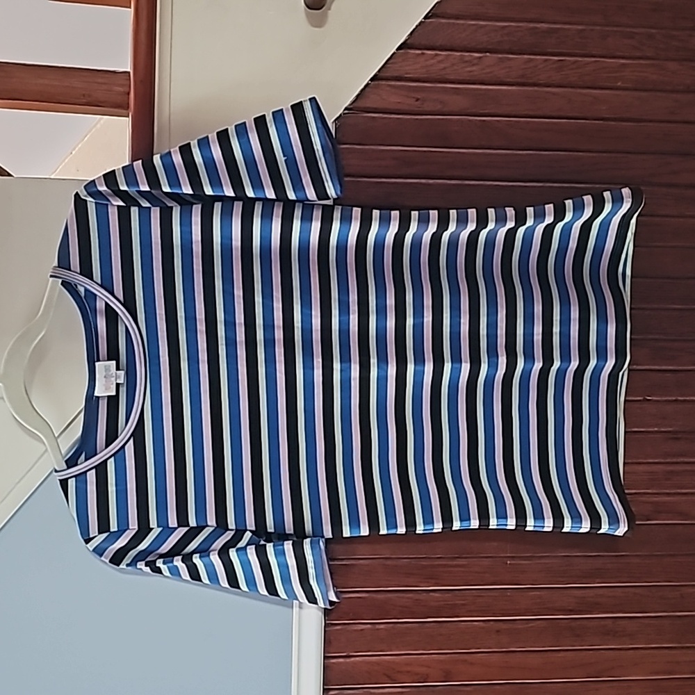 NBW Medium LuLaRoe Gigi Top